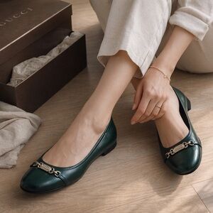 Gucci Women's Dark Green Leather Flats